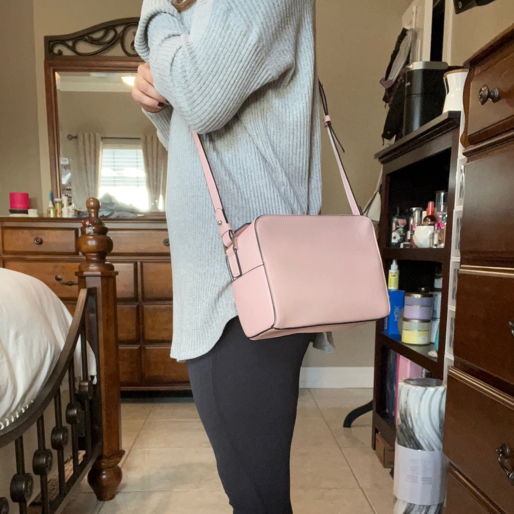 Forever 21 pink crossbody - Picture 2 of 9